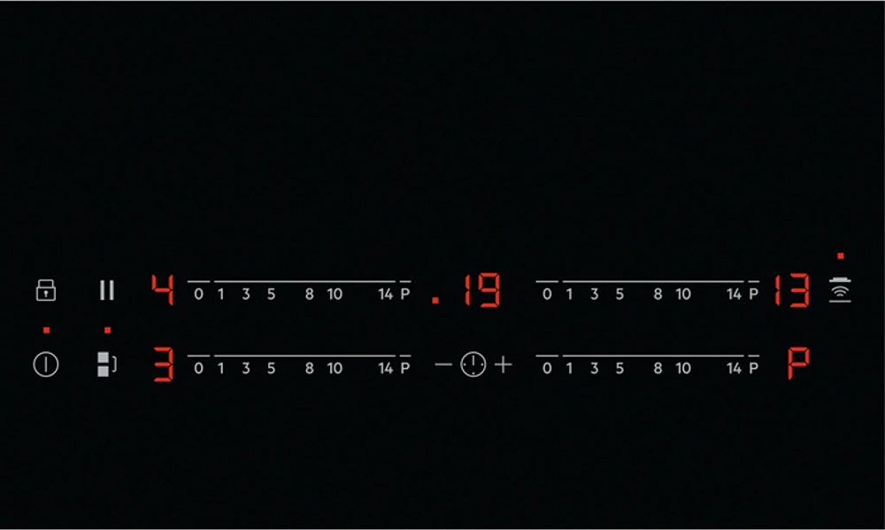 Detailaufnahme der Bedienfelder und Touchsteuerung des AEG IKE84445IB Induktionskochfelds.