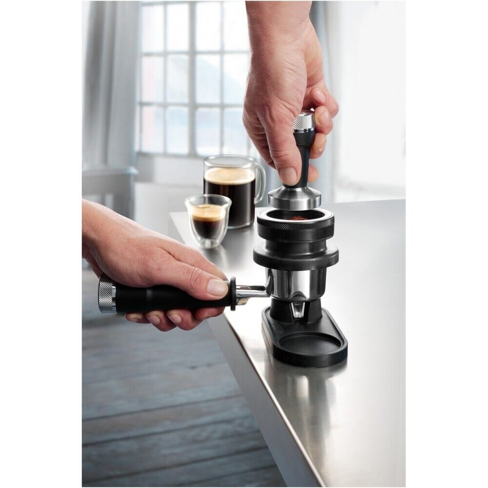 De'Longhi portafilter espresso machine EC 9155.MB La Specialista Arte precious metal temper