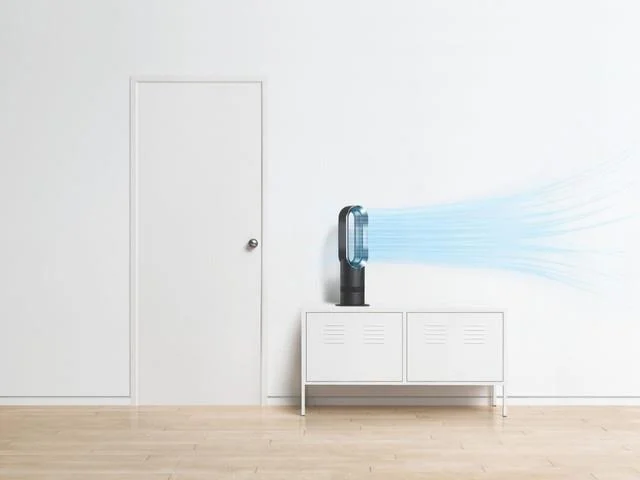 Dyson AM09 table fan white/nickel in cooling mode
