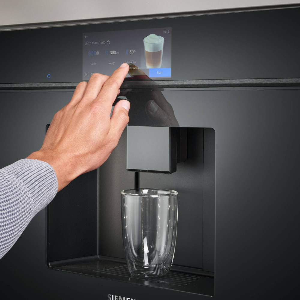 Close-up of the TFT-Full-Touchdisplay Pro control panel