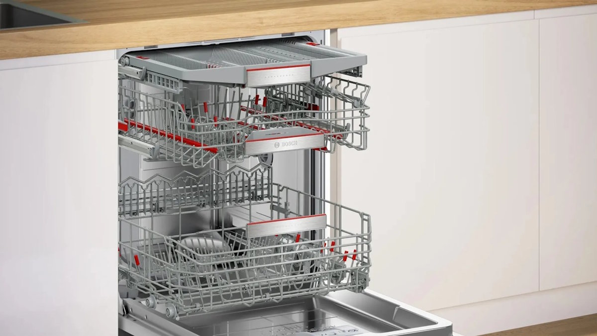 Interior view of the Bosch SMV8YCX02E with the upper and lower baskets open, cutlery drawer, and Max Flex Pro basket system.