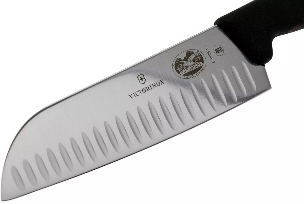 Close-up of the 17 cm long blade of the Victorinox Santoku knife