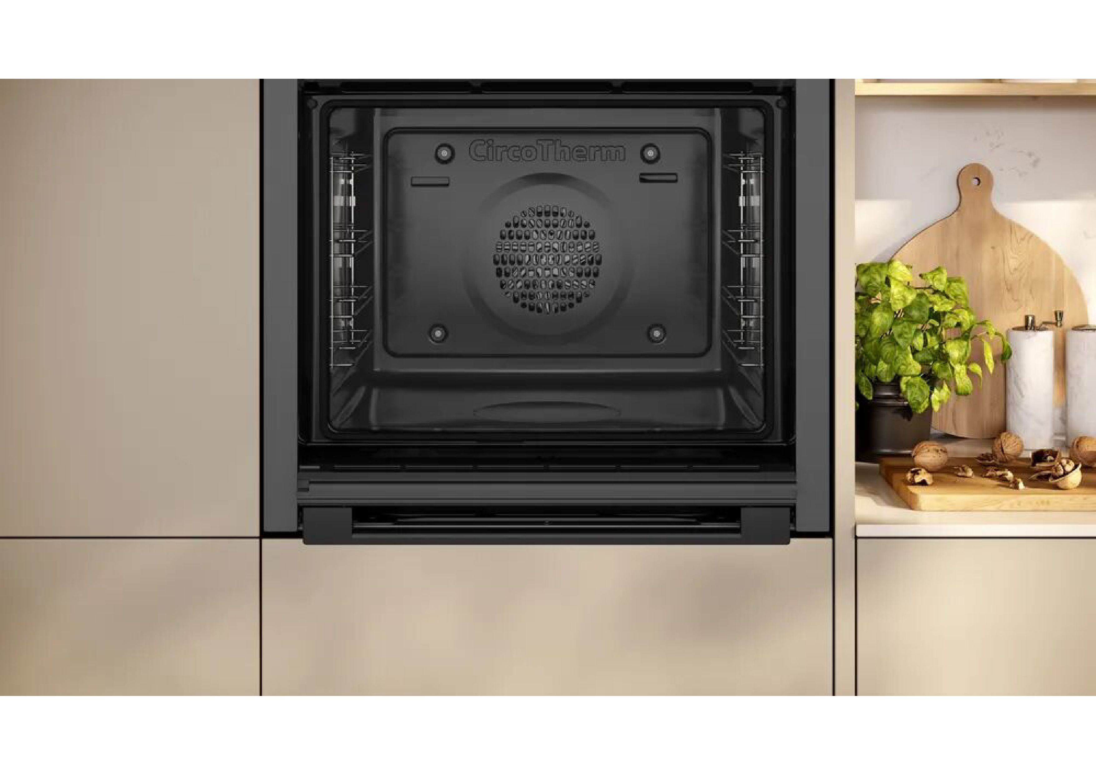 Neff oven interior with CircoTherm