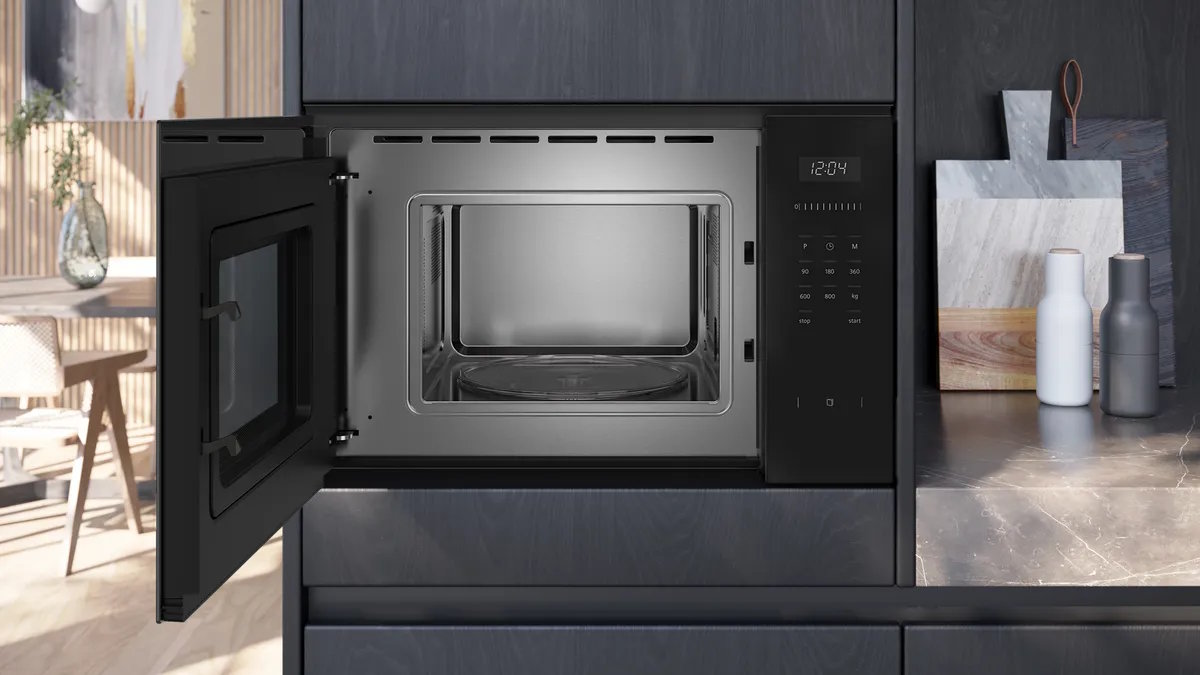 Built-in Siemens iQ500 BF525LMB1 microwave in the kitchen
