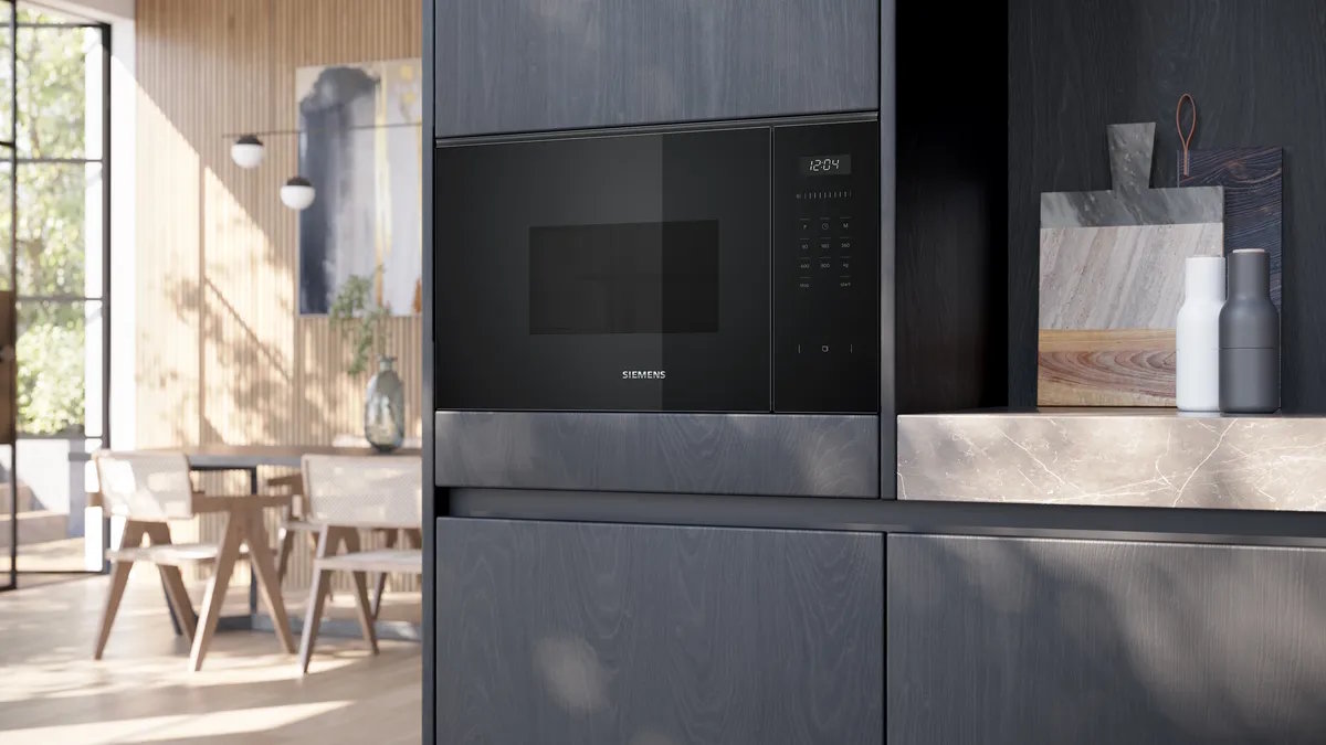 Side view of the Siemens iQ500 BF525LMB1 built-in microwave