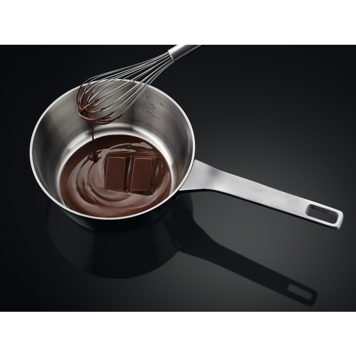 Effiziente Induktionstechnologie: Schnelles Aufheizen und präzise Kontrolle der Temperatur für perfekte Kochergebnisse.