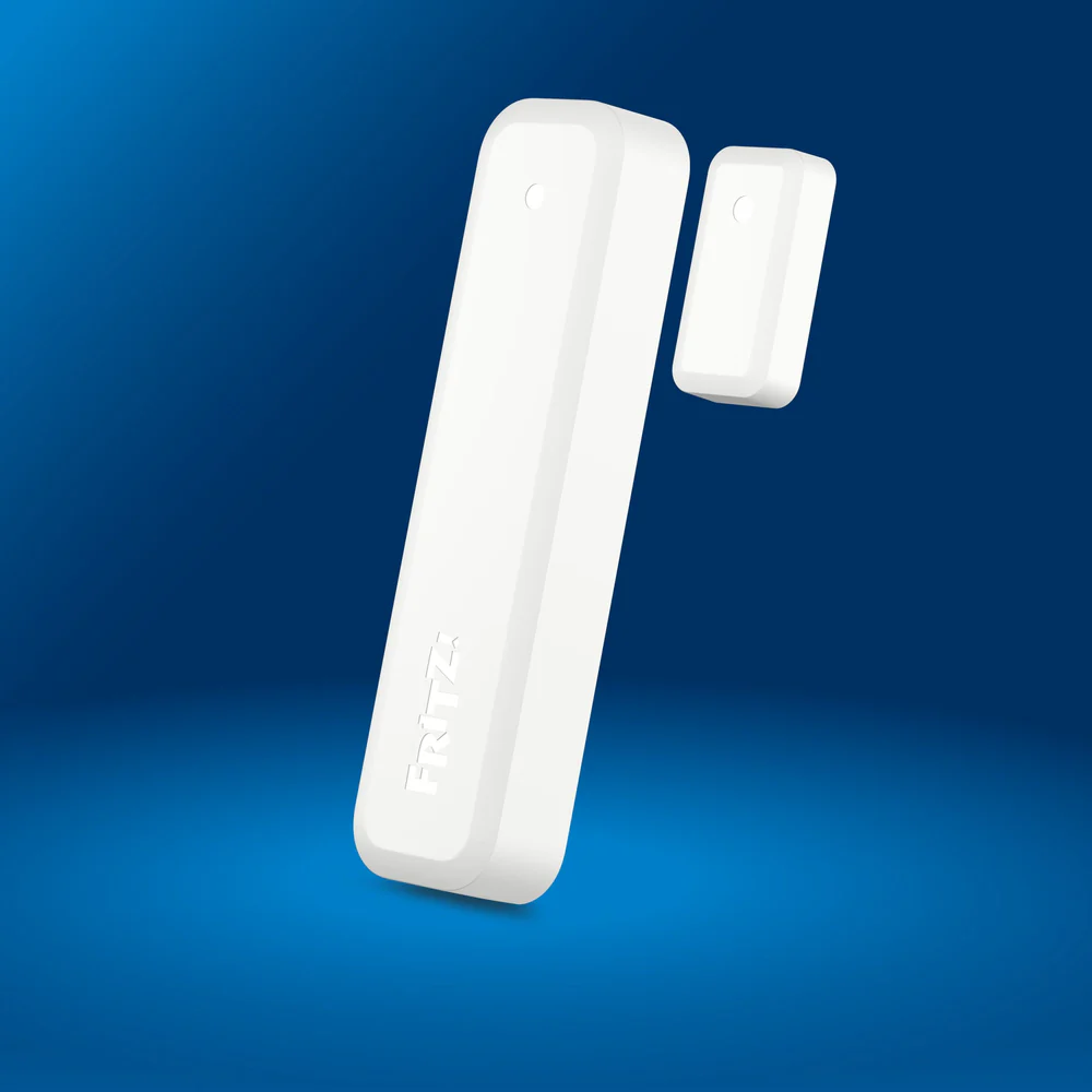 Product view of the white, magnetic FRITZ! door/window contact consisting of the main sensor and magnet, on a blue background.