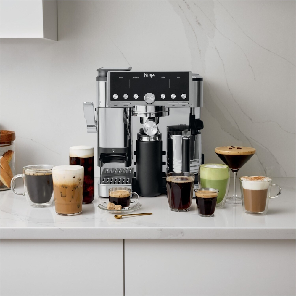 The NINJA ES701EU coffee maker surrounded by various coffee beverages such as espresso, cappuccino, iced coffee, and cold brew