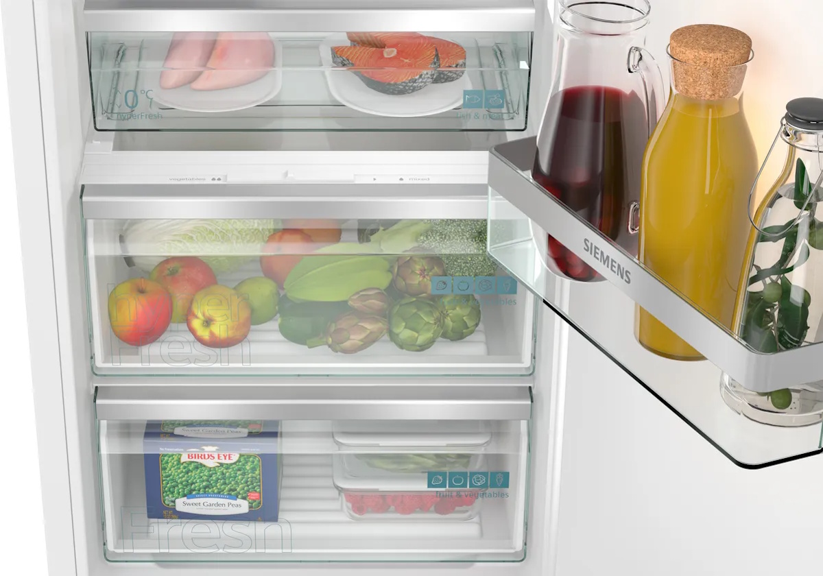 Close-up hyperFresh drawer for fruit and vegetables with humidity control