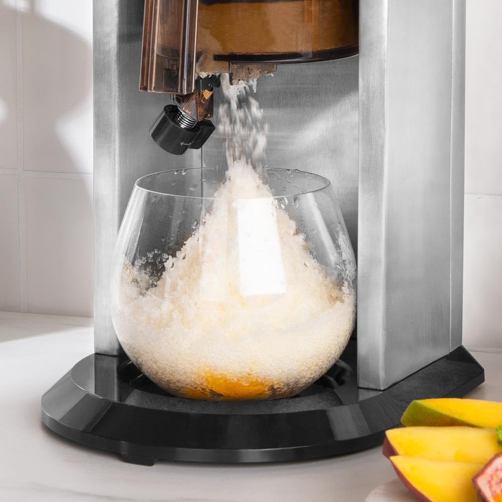 Gastroback Design Ice Shaver – finished ice creation served in a glass