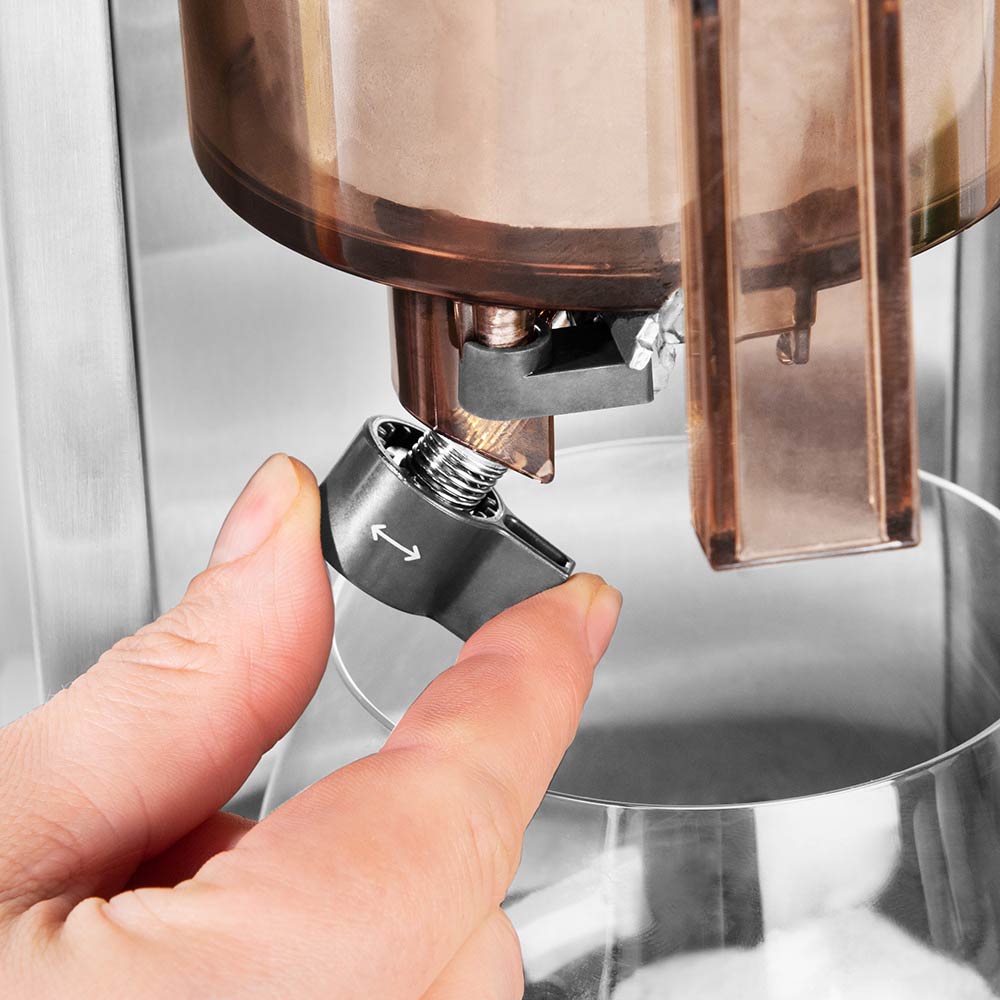 Gastroback Design Ice Shaver – beweglicher Ausgabekopf für flexibles Ausgeben von Eis