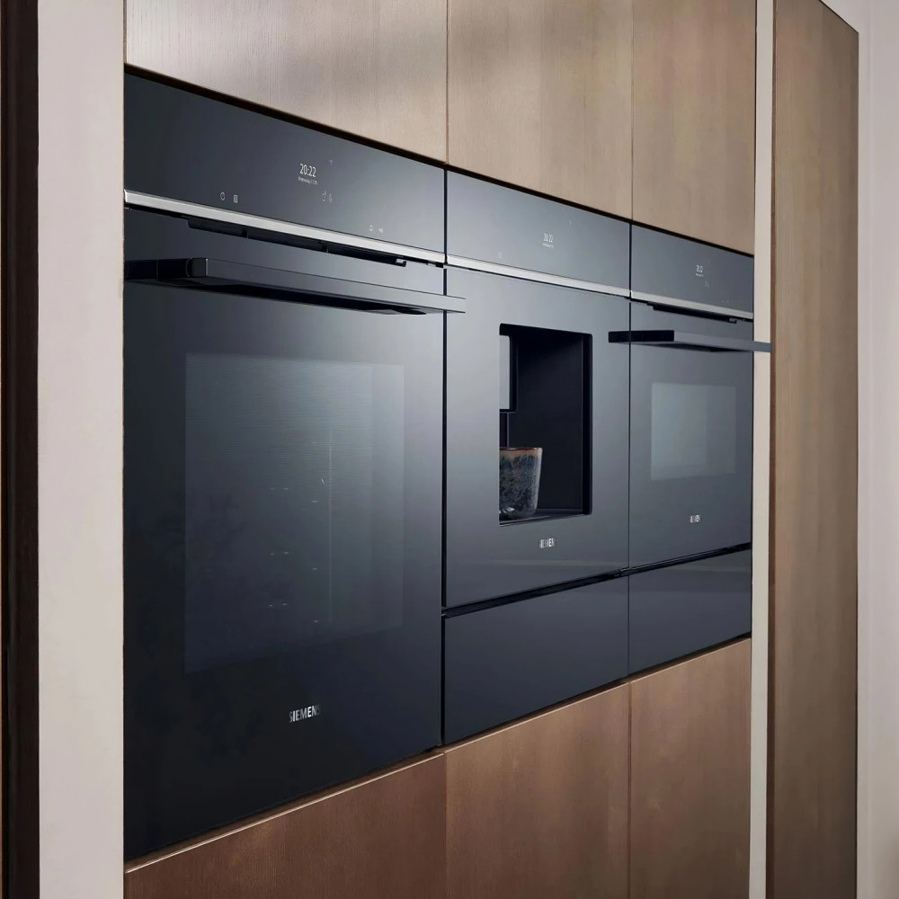 Siemens iQ700 CT718L1B0 coffee machine side view