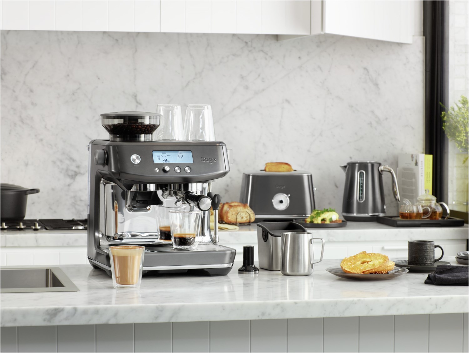 SAGE Appliances SES878 - the Barista Pro™ espresso machine - making coffee at home