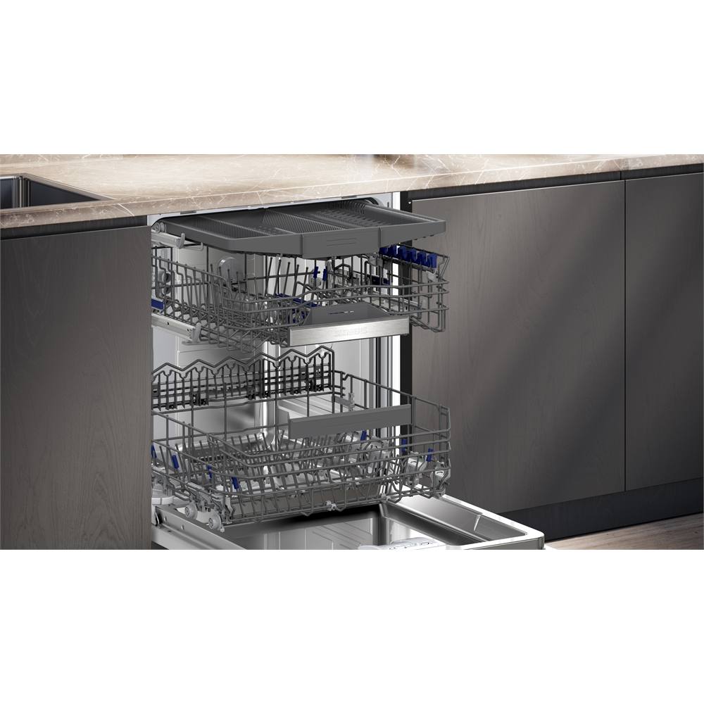 Interior of the Siemens iQ500 SX65EX12CE dishwasher with height-adjustable upper basket and cutlery drawer